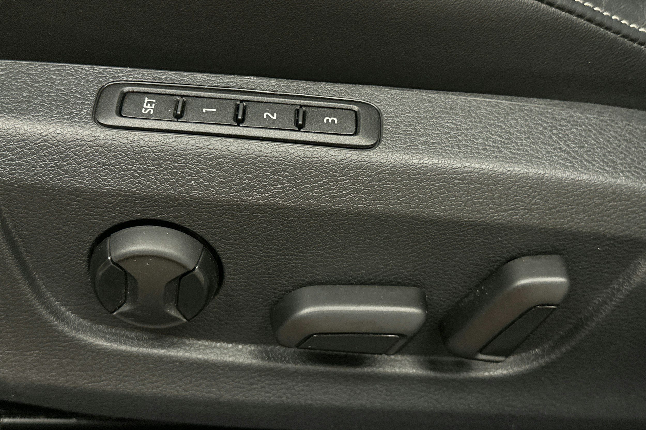 valkoinen Skoda Superb 2021 kuva 18.