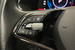 valkoinen Skoda Superb 2021 kuva 20.