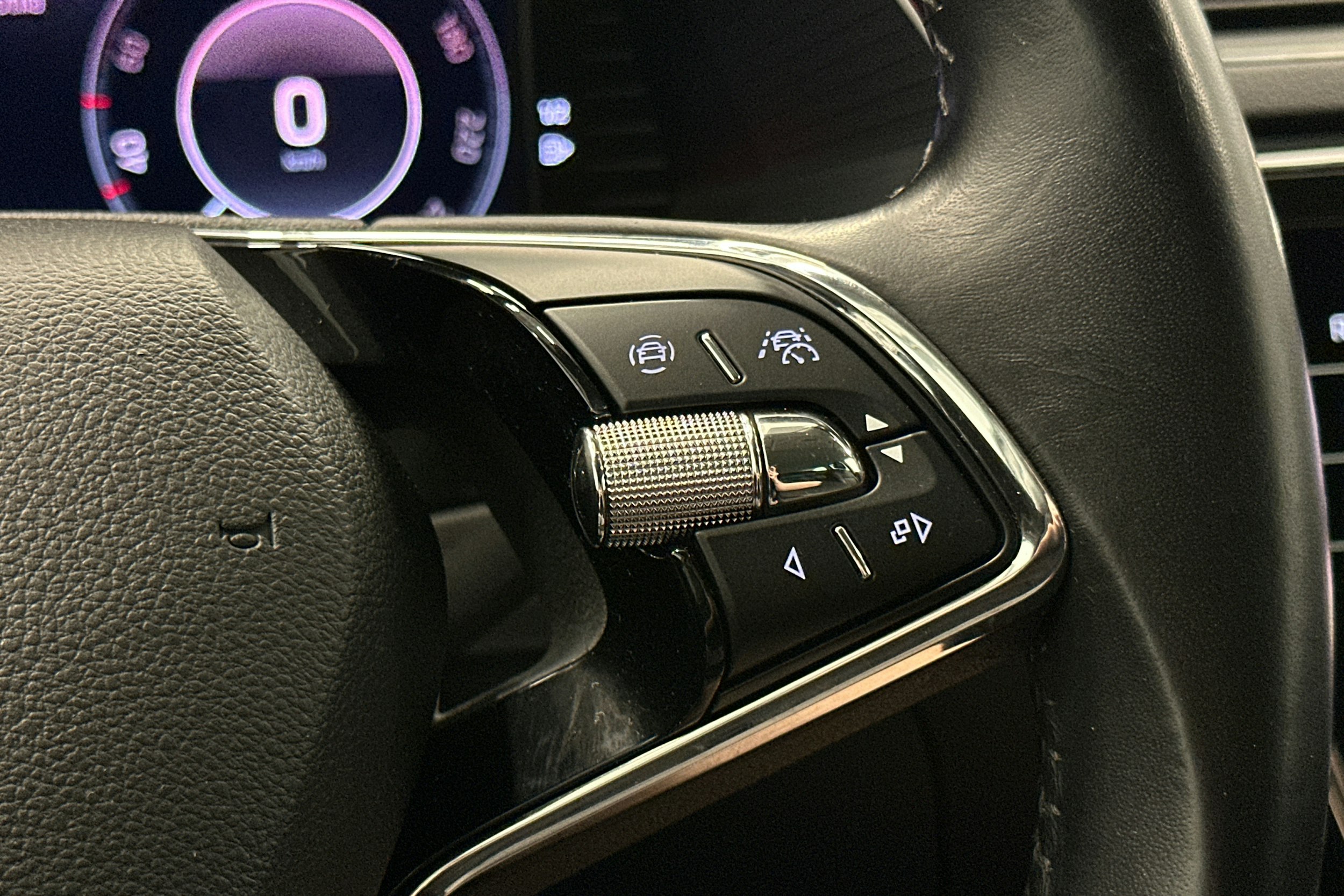 valkoinen Skoda Superb 2021 kuva 21.