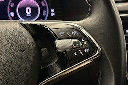 valkoinen Skoda Superb 2021 kuva 21.