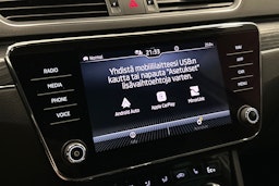valkoinen Skoda Superb 2021 kuva 25.