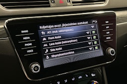 valkoinen Skoda Superb 2021 kuva 26.