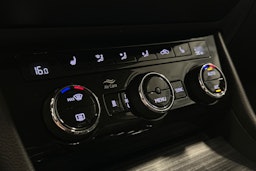 valkoinen Skoda Superb 2021 kuva 29.