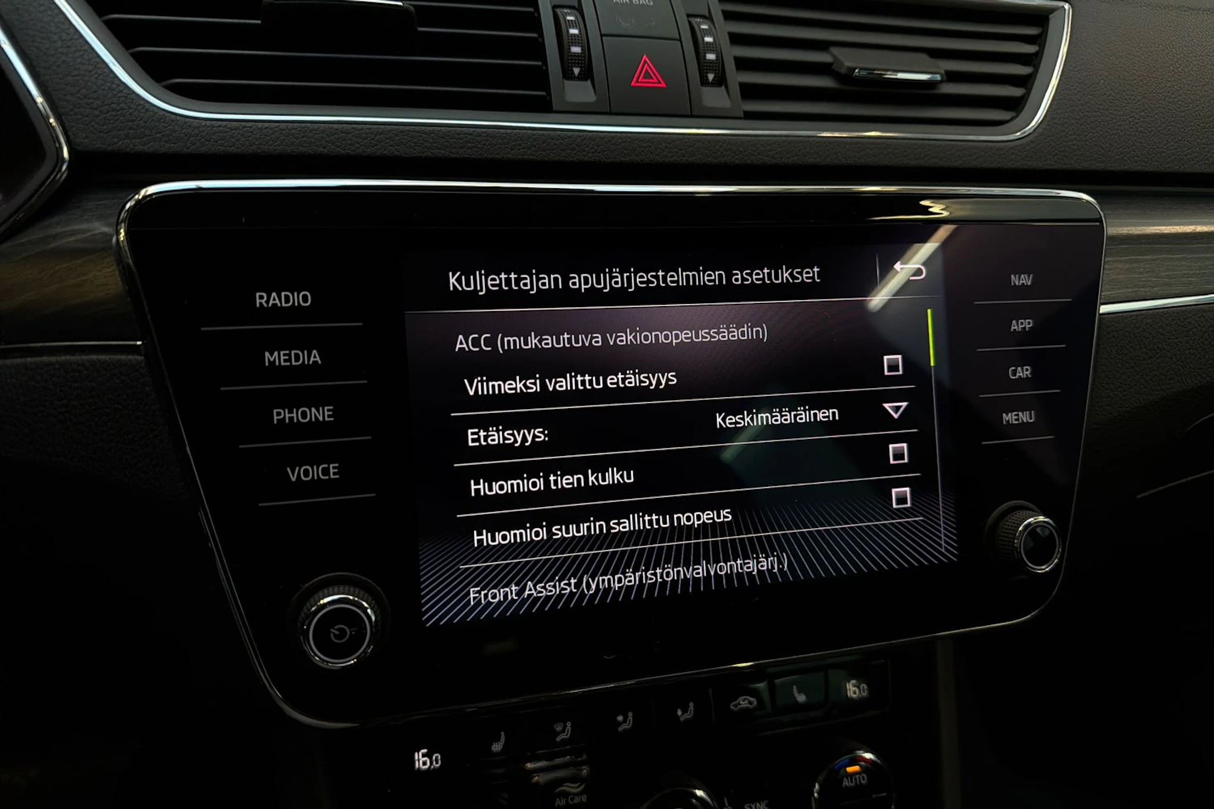 met. harmaa Skoda Superb 2021 kuva 23.