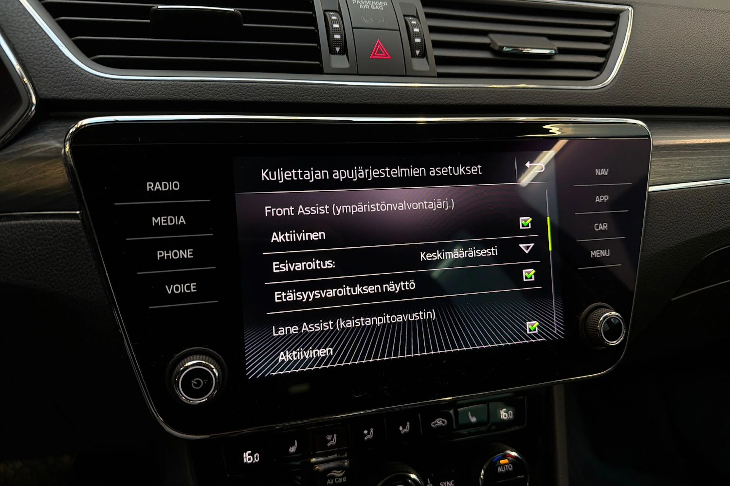met. harmaa Skoda Superb 2021 kuva 24.