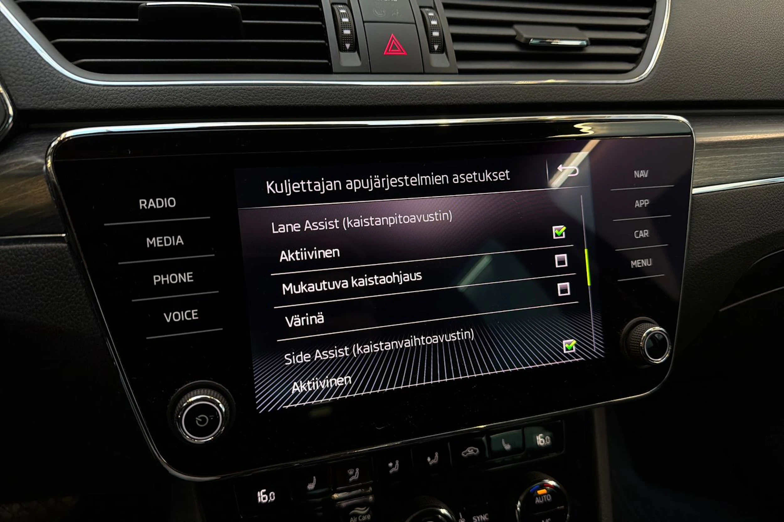 met. harmaa Skoda Superb 2021 kuva 25.