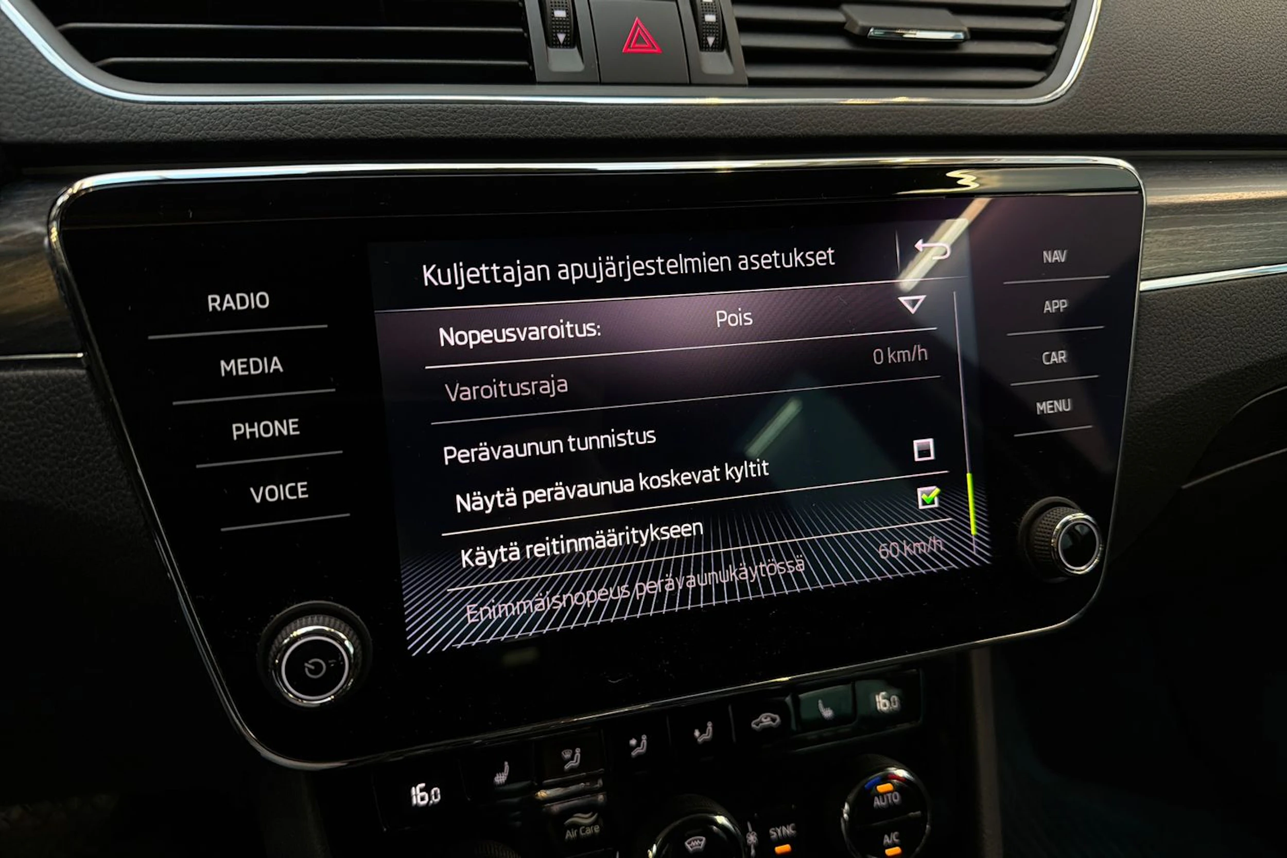 met. harmaa Skoda Superb 2021 kuva 27.
