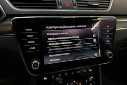 met. harmaa Skoda Superb 2021 kuva 28.
