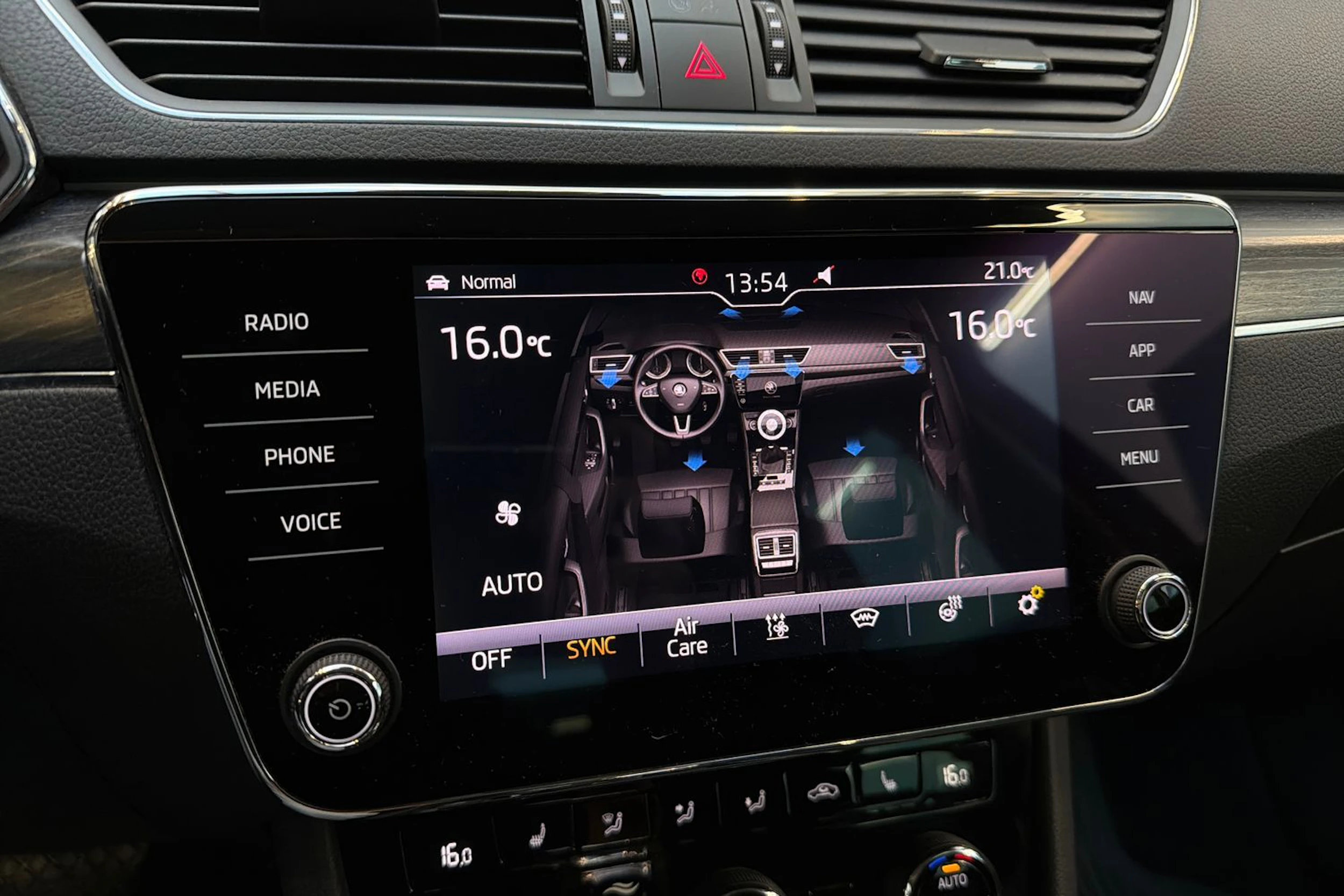 met. harmaa Skoda Superb 2021 kuva 30.