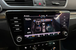 met. harmaa Skoda Superb 2021 kuva 30.