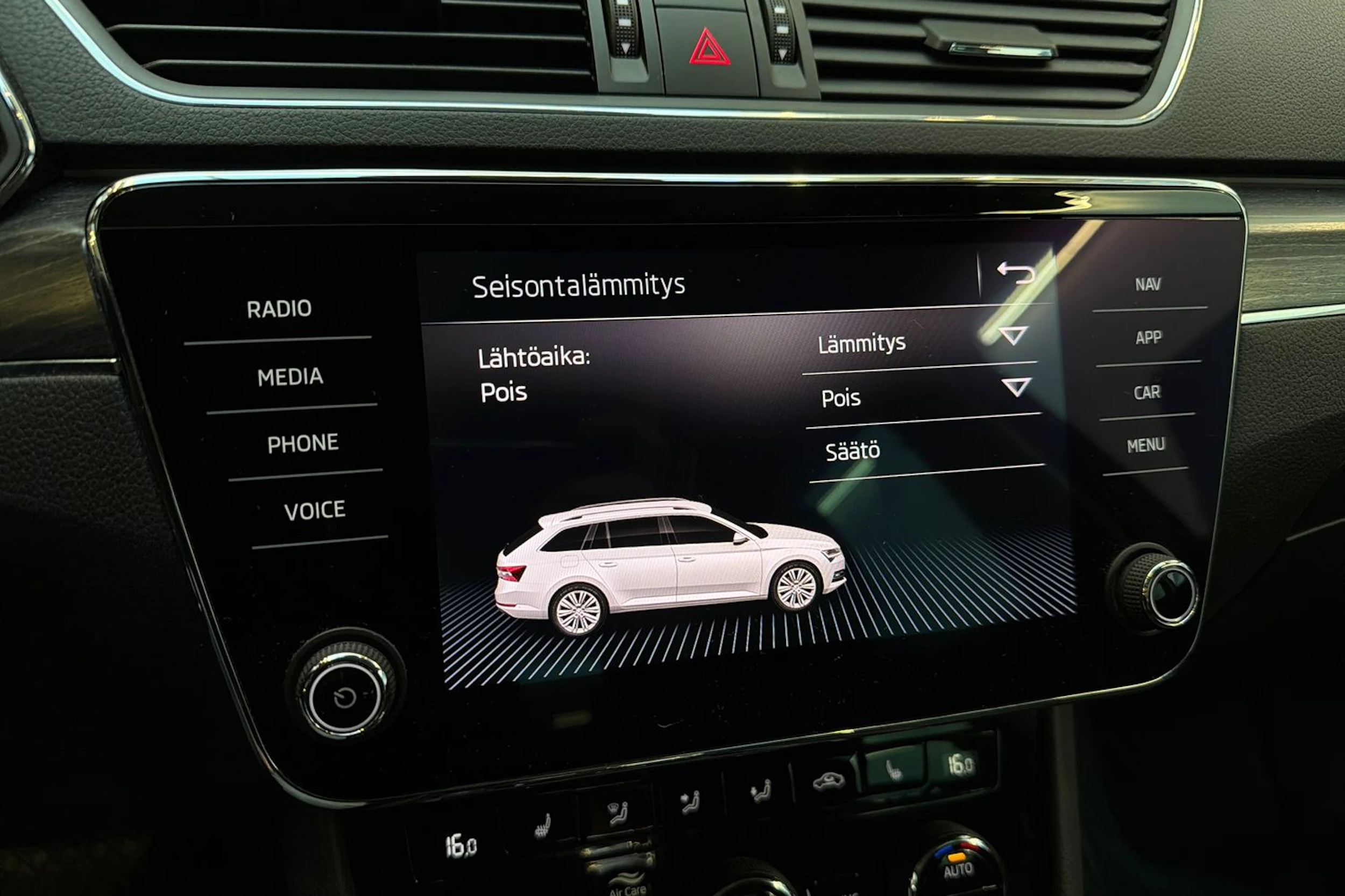 met. harmaa Skoda Superb 2021 kuva 31.