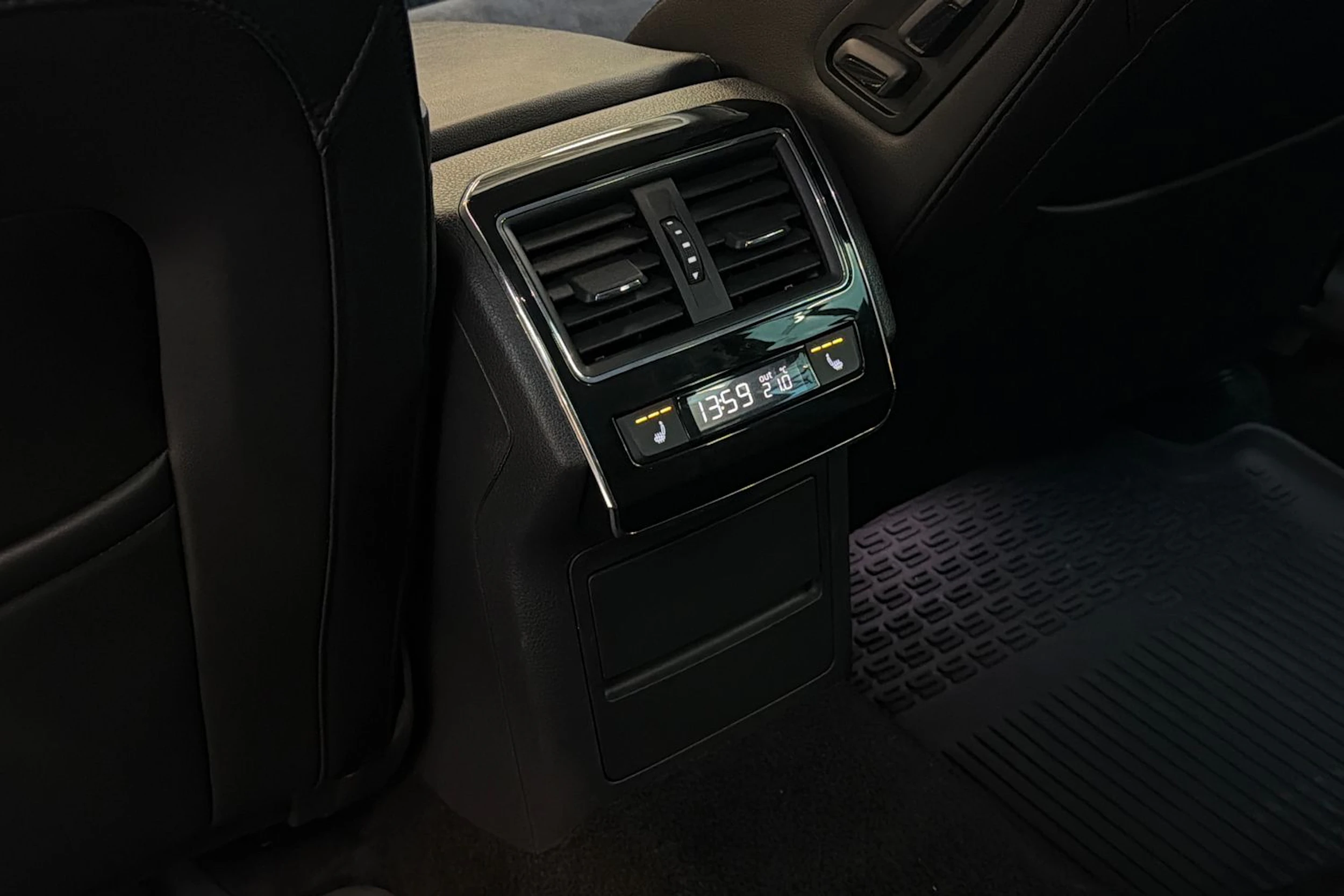 met. harmaa Skoda Superb 2021 kuva 36.