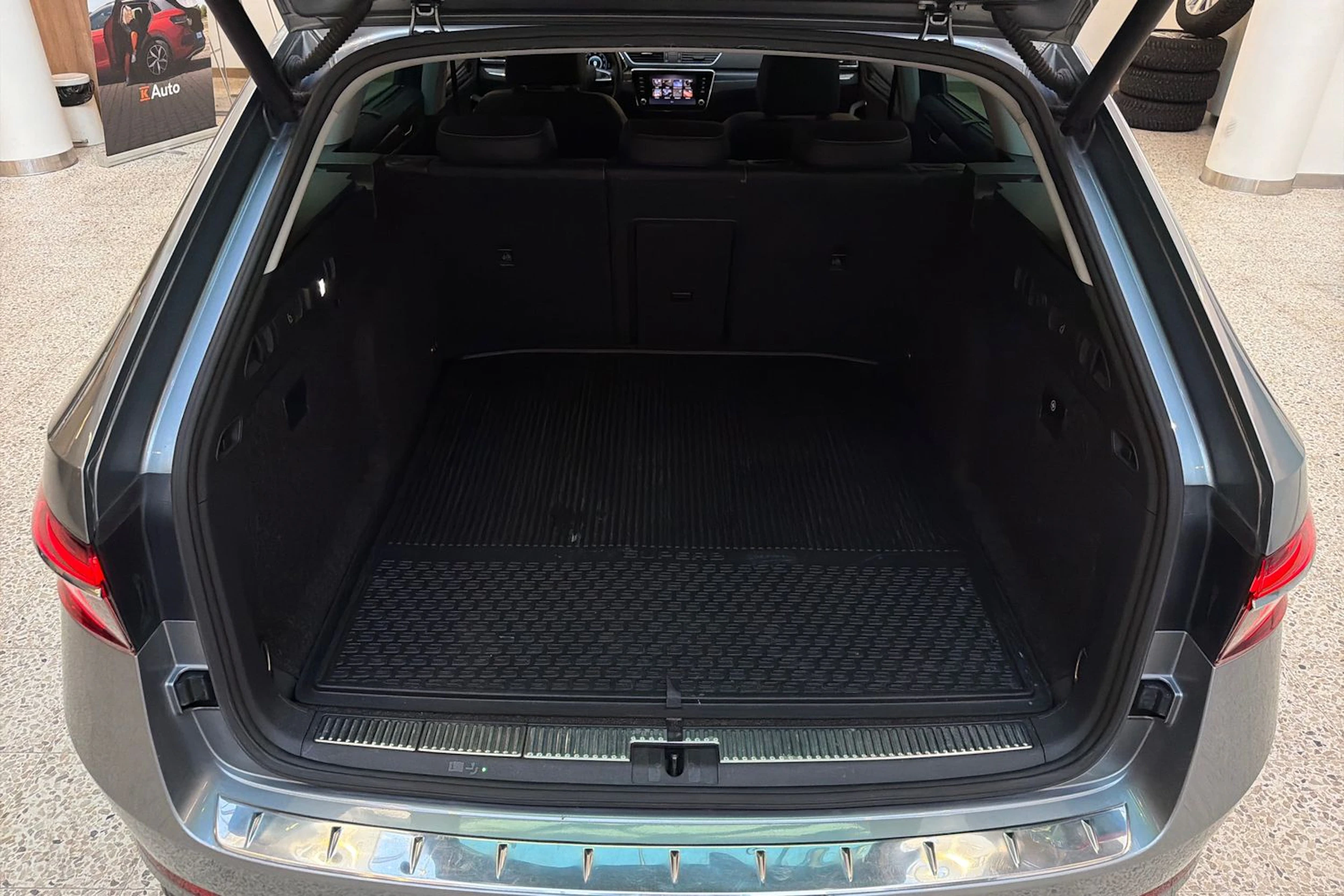 met. harmaa Skoda Superb 2021 kuva 37.