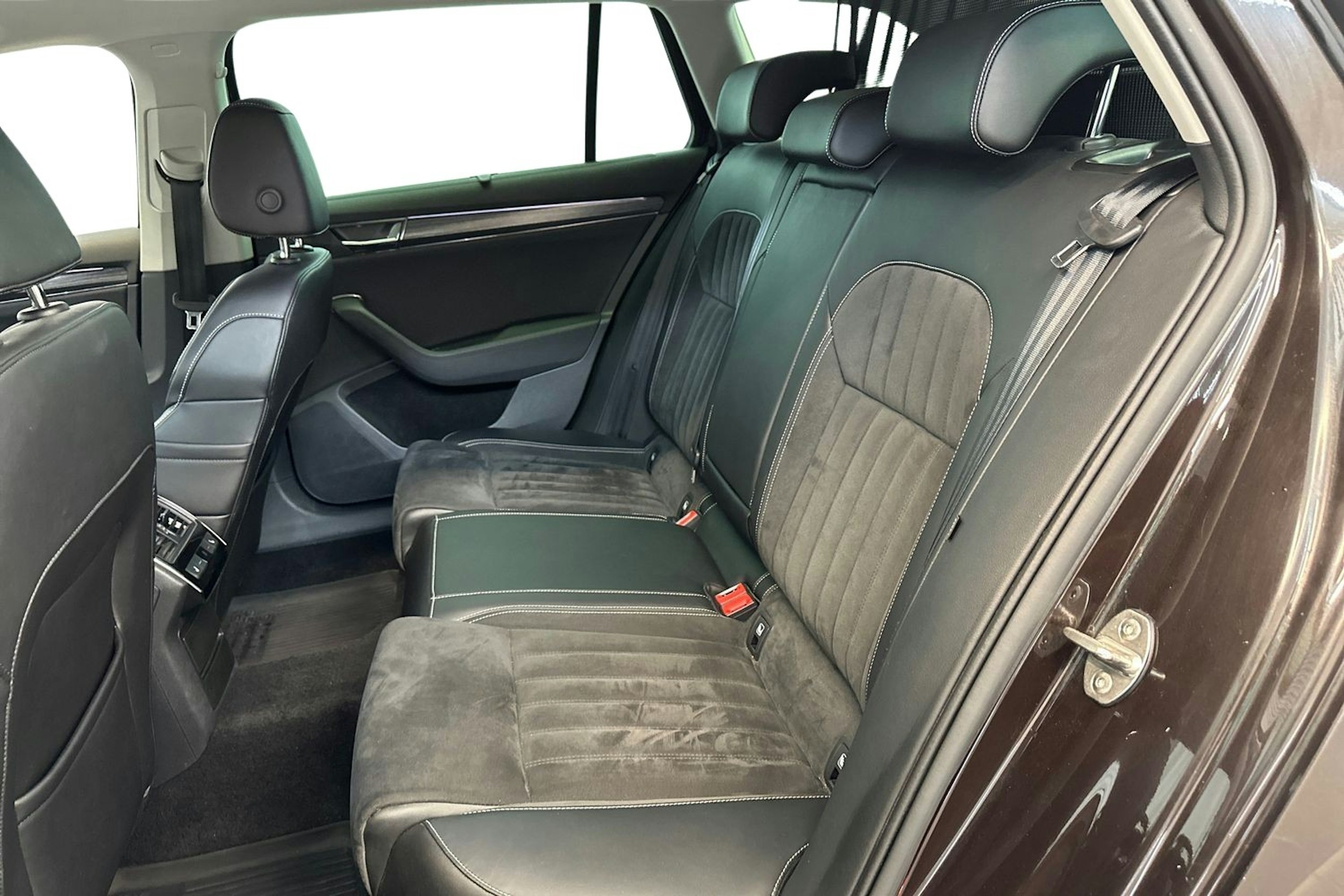 Ruskea (beige) Skoda Superb 2021 kuva 10.
