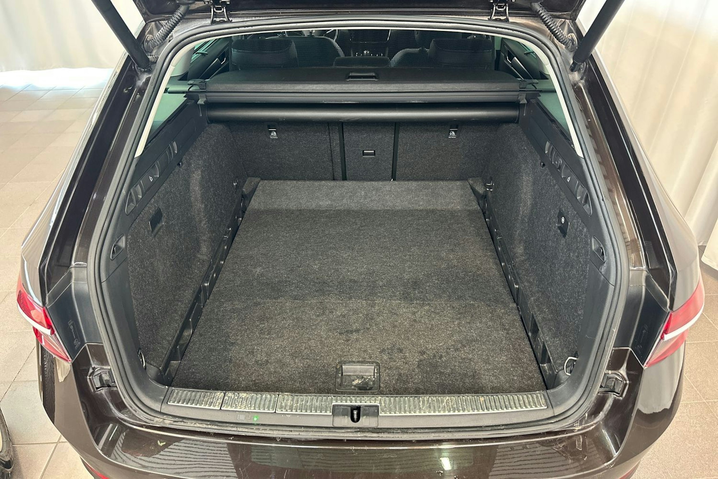 Ruskea (beige) Skoda Superb 2021 kuva 14.