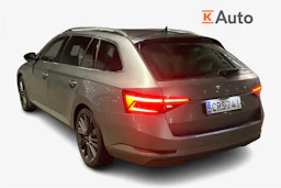 harmaa Skoda Superb 2021 kuva 2.
