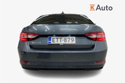 harmaa Skoda Superb 2021 kuva 3.