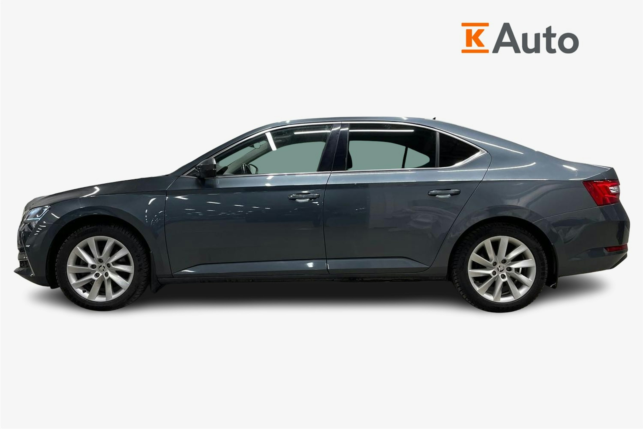 harmaa Skoda Superb 2021 kuva 5.