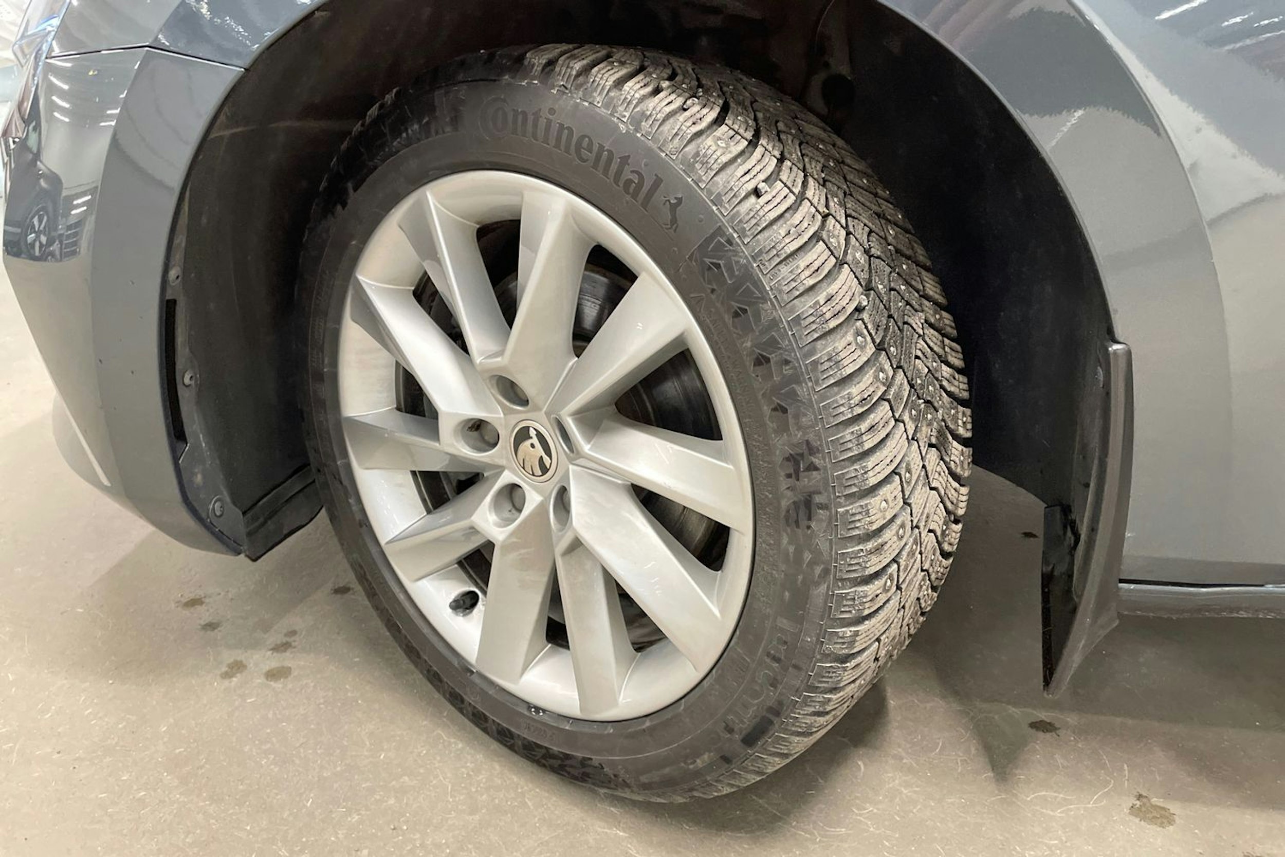 harmaa Skoda Superb 2021 kuva 10.