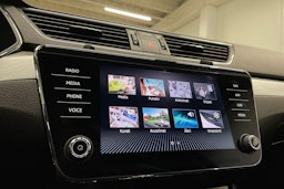 harmaa Skoda Superb 2021 kuva 14.