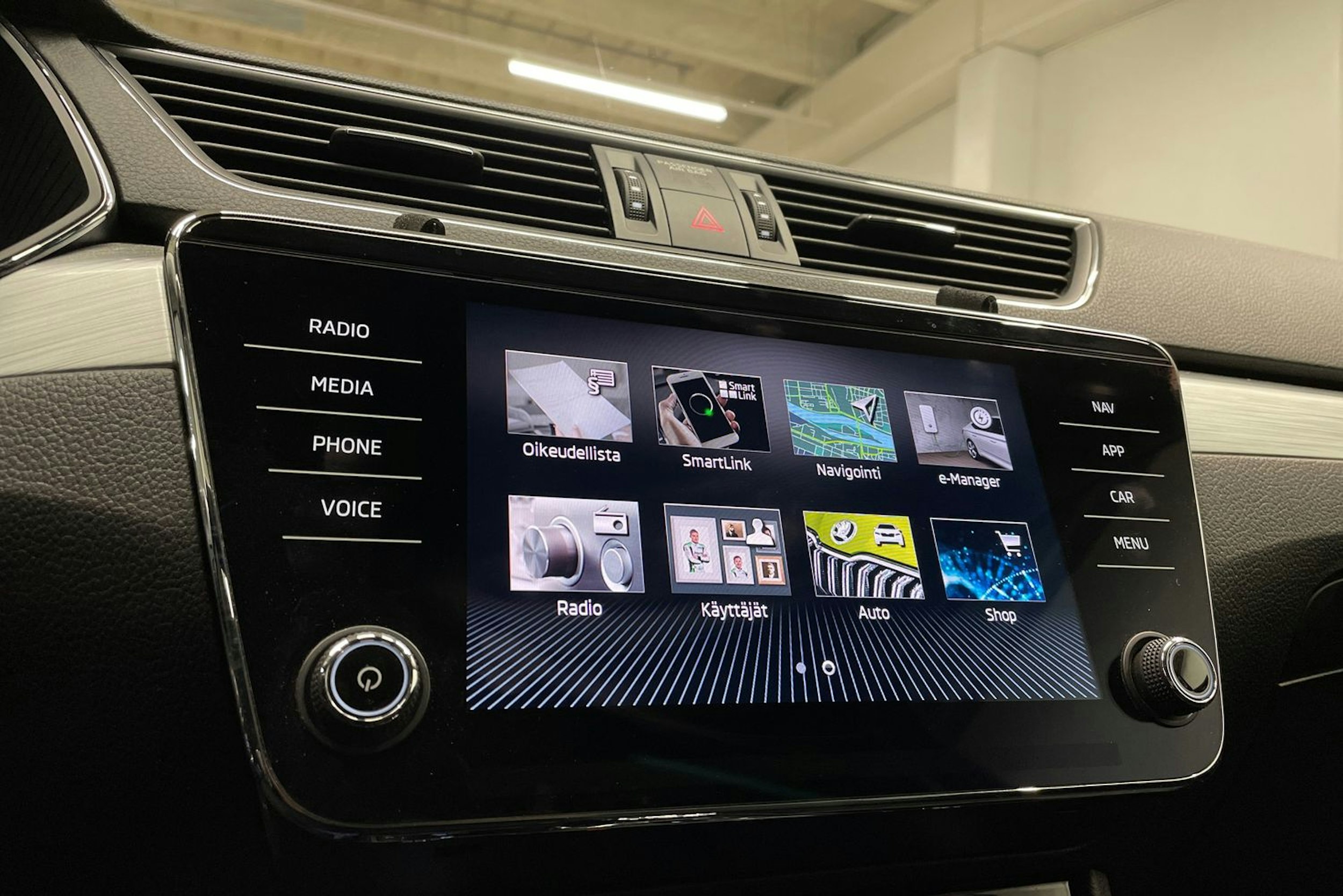 harmaa Skoda Superb 2021 kuva 15.