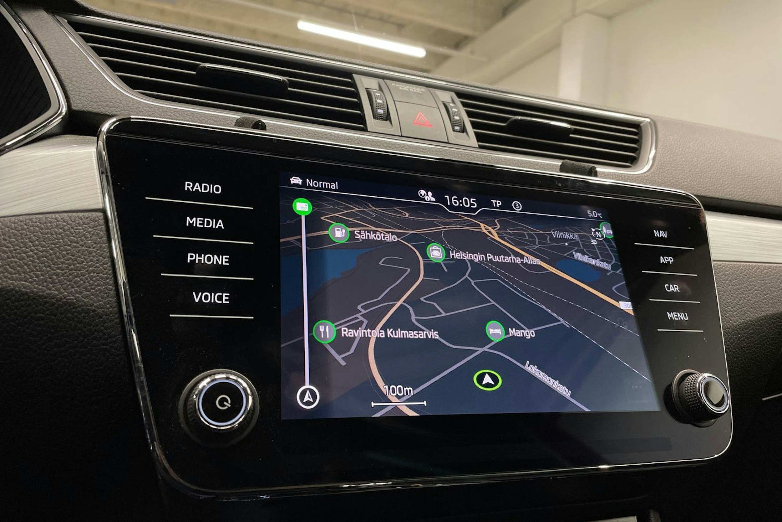 harmaa Skoda Superb 2021 kuva 17.