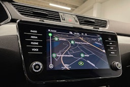 harmaa Skoda Superb 2021 kuva 17.