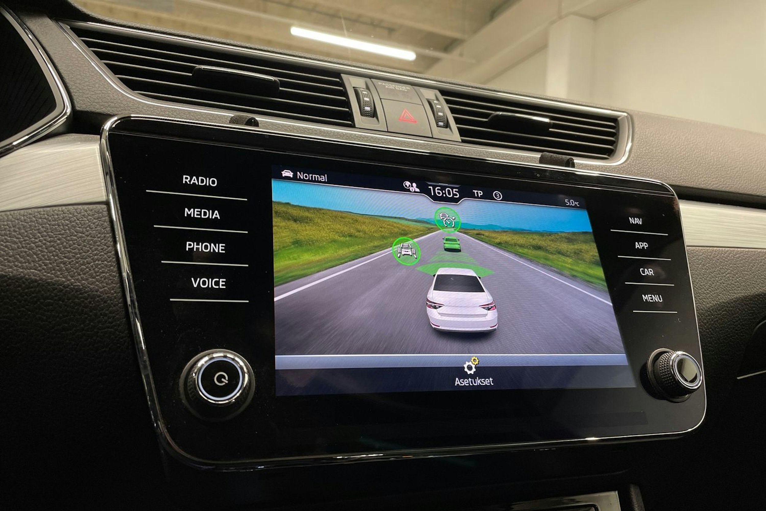 harmaa Skoda Superb 2021 kuva 18.