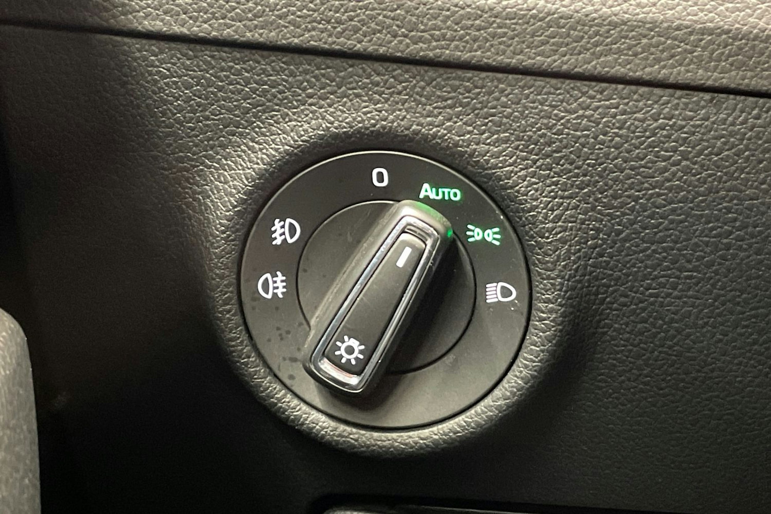 harmaa Skoda Superb 2021 kuva 20.