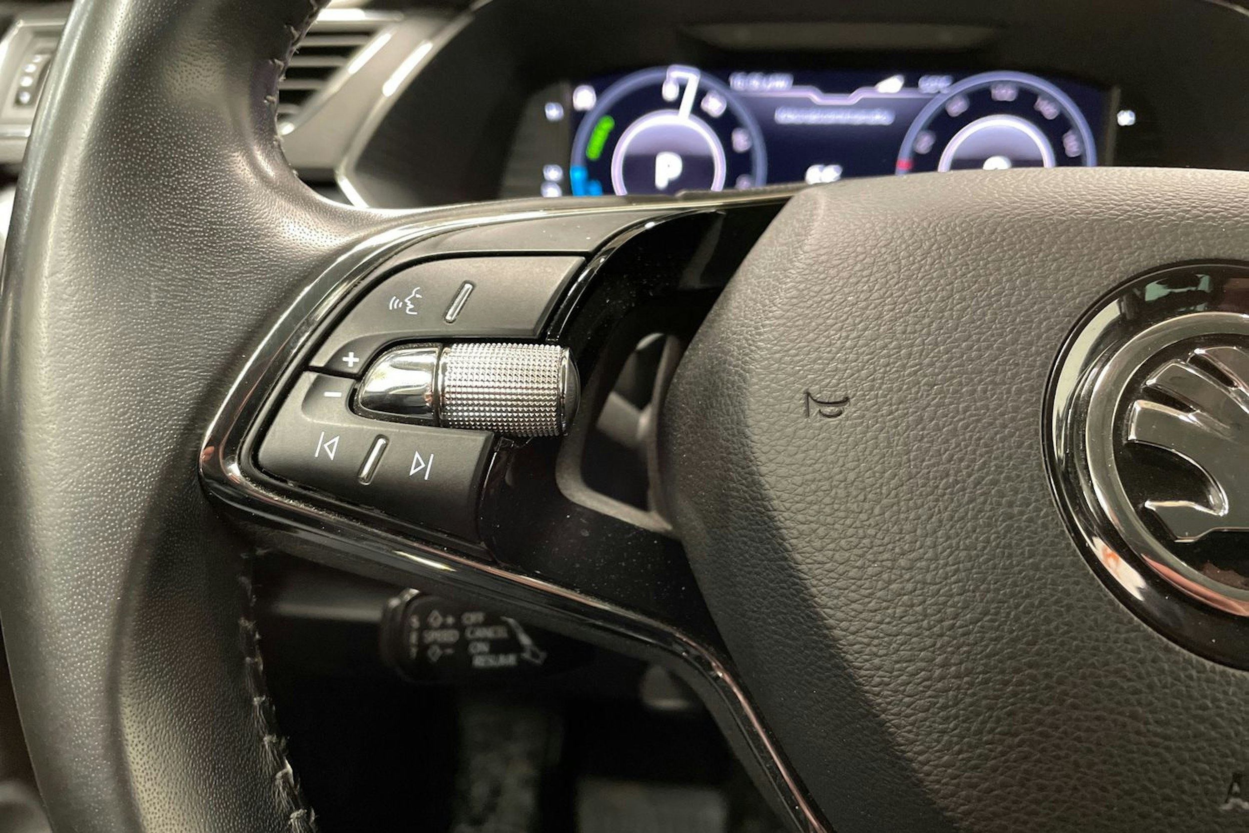 harmaa Skoda Superb 2021 kuva 21.