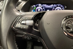 harmaa Skoda Superb 2021 kuva 21.