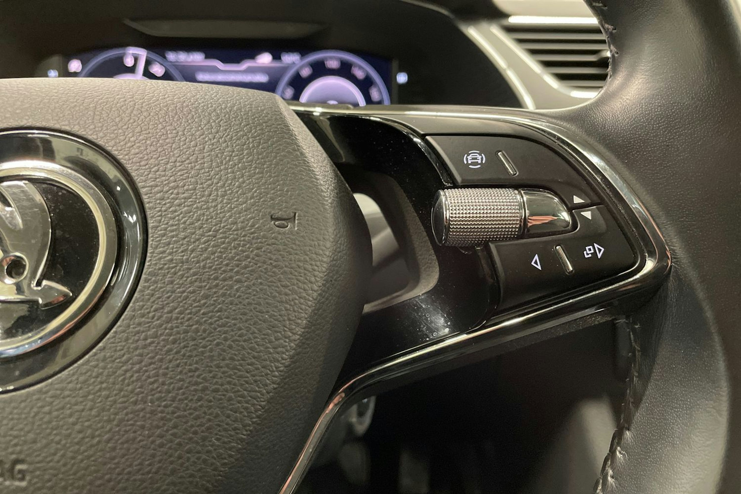 harmaa Skoda Superb 2021 kuva 22.