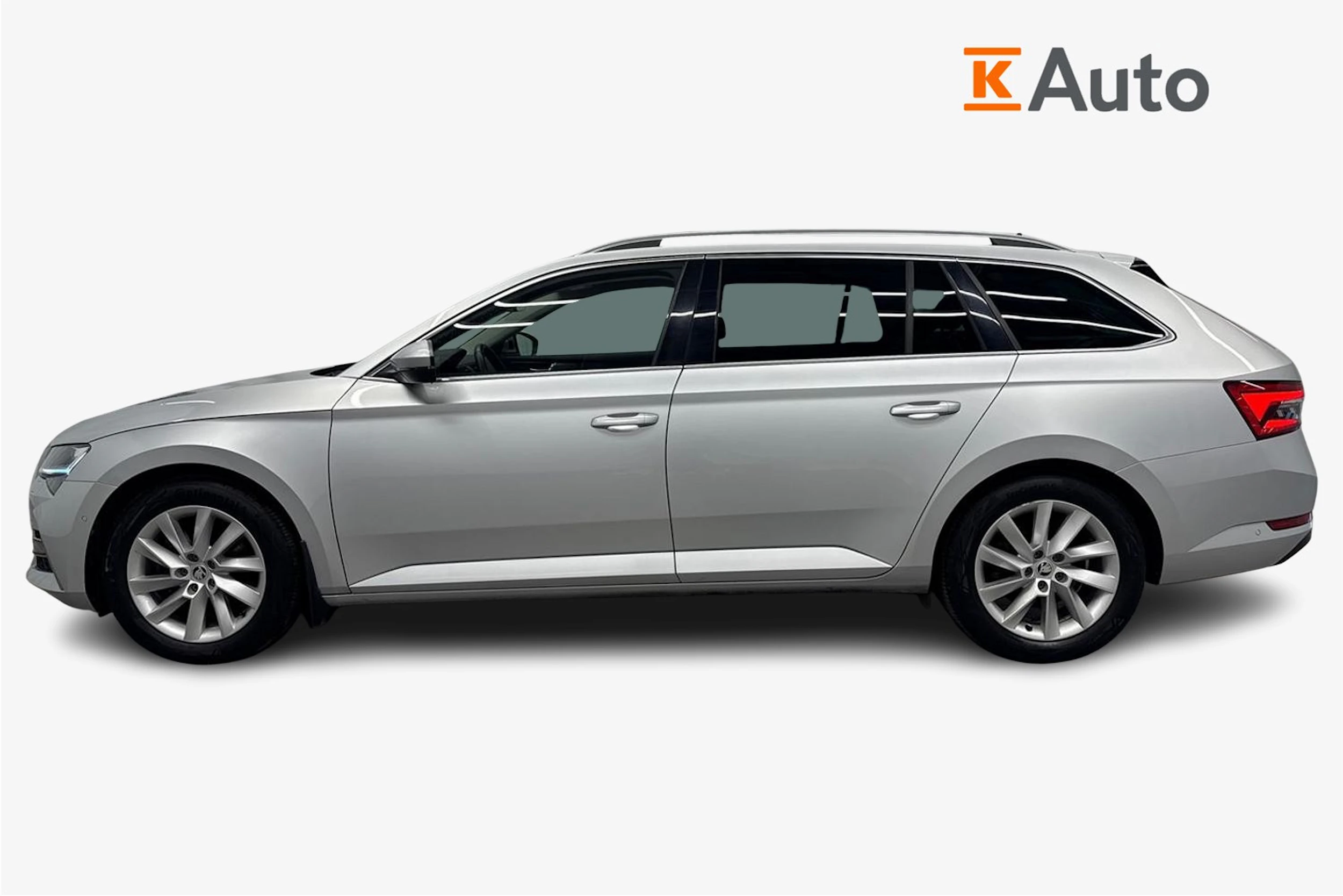harmaa Skoda Superb 2021 kuva 7.