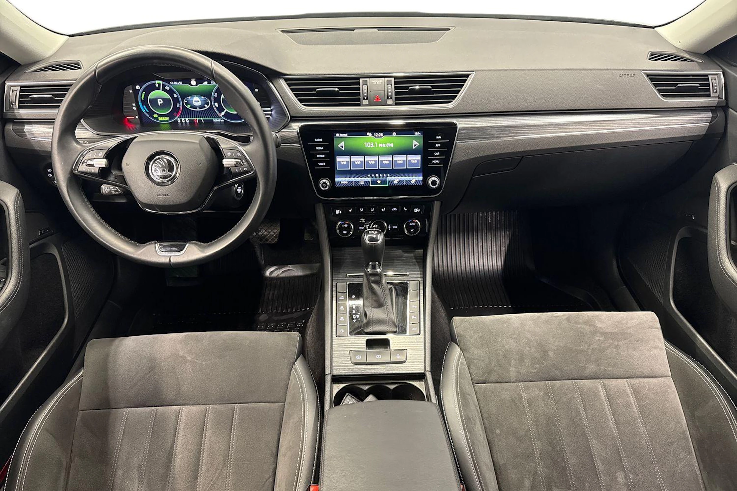 harmaa Skoda Superb 2021 kuva 9.