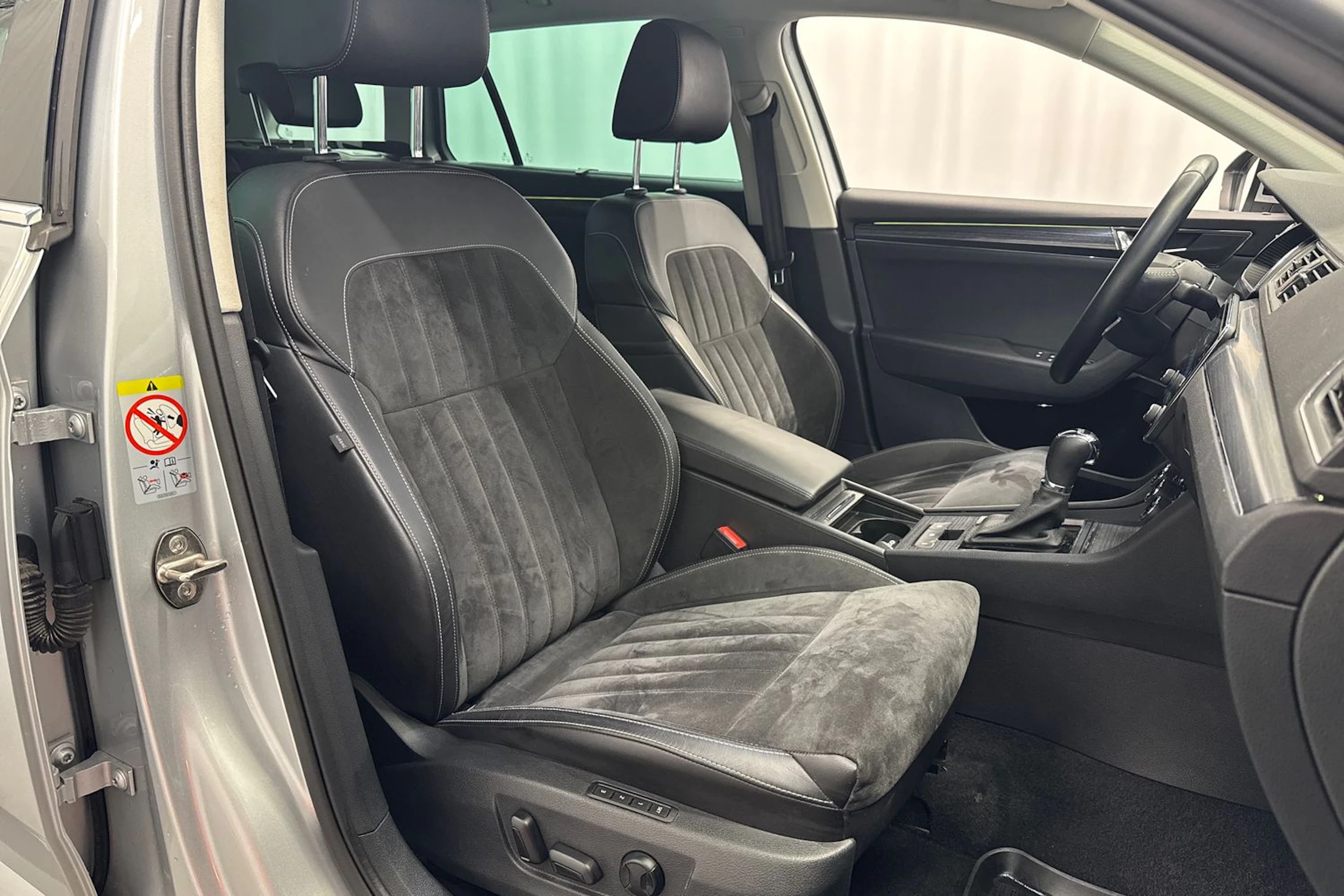 harmaa Skoda Superb 2021 kuva 15.