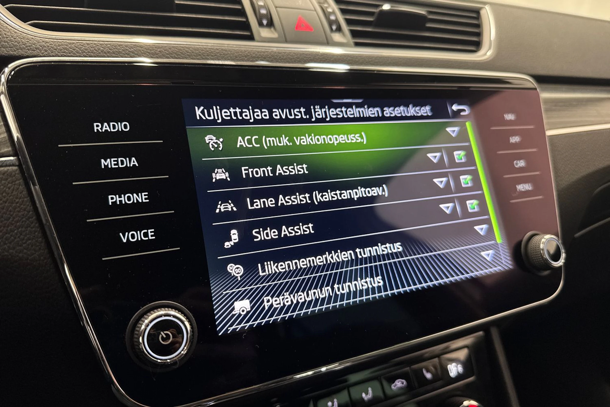 harmaa Skoda Superb 2021 kuva 26.
