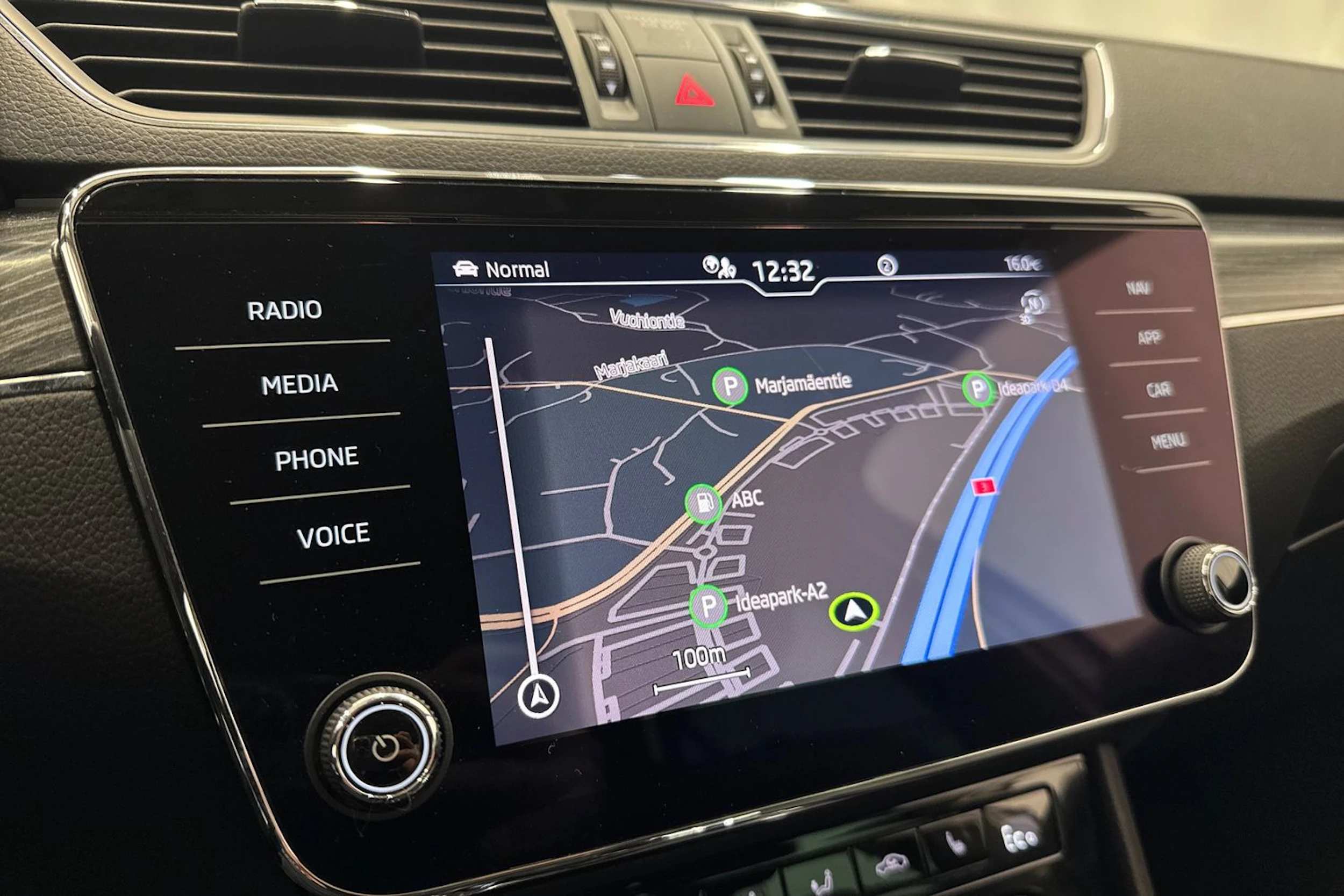 harmaa Skoda Superb 2021 kuva 27.