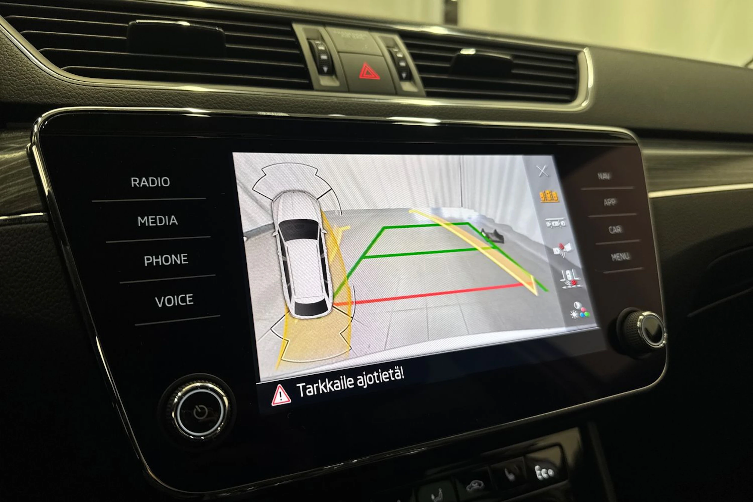 harmaa Skoda Superb 2021 kuva 30.