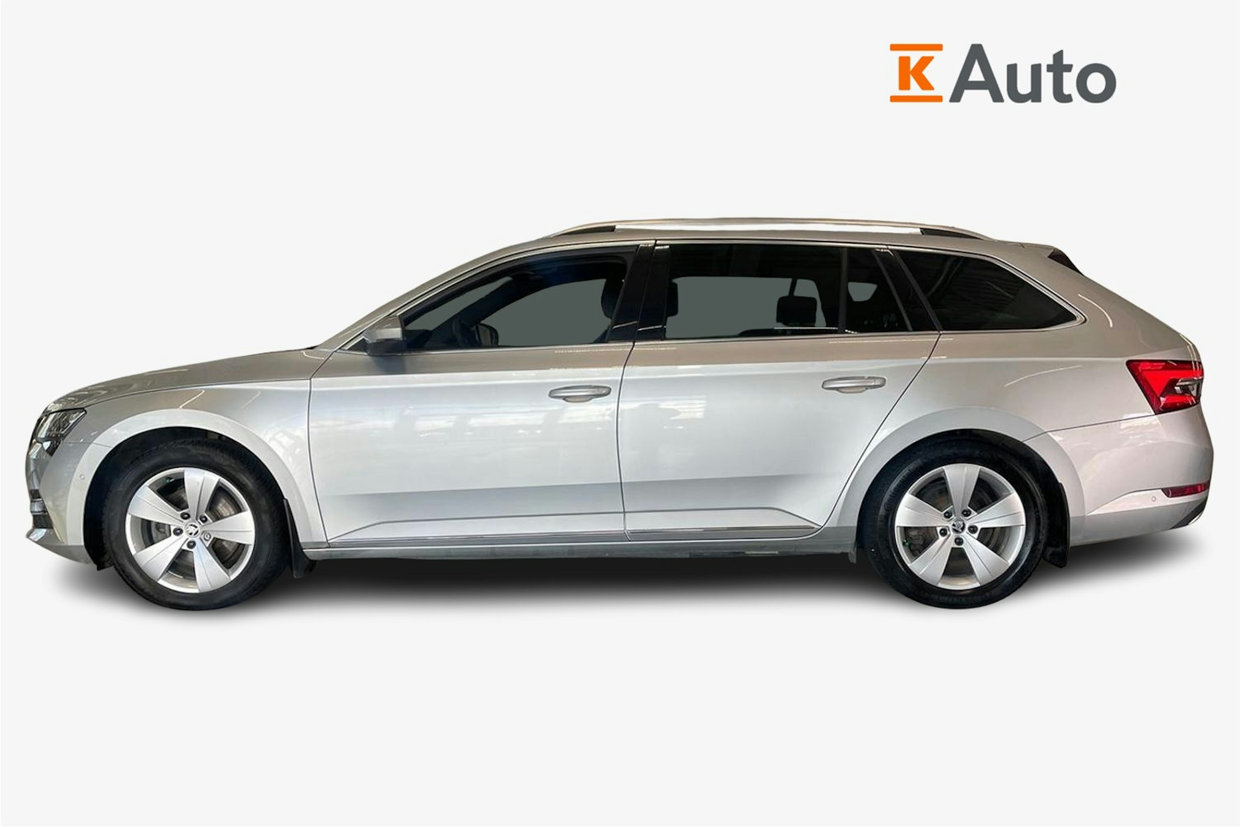 harmaa Skoda Superb 2021 kuva 6.