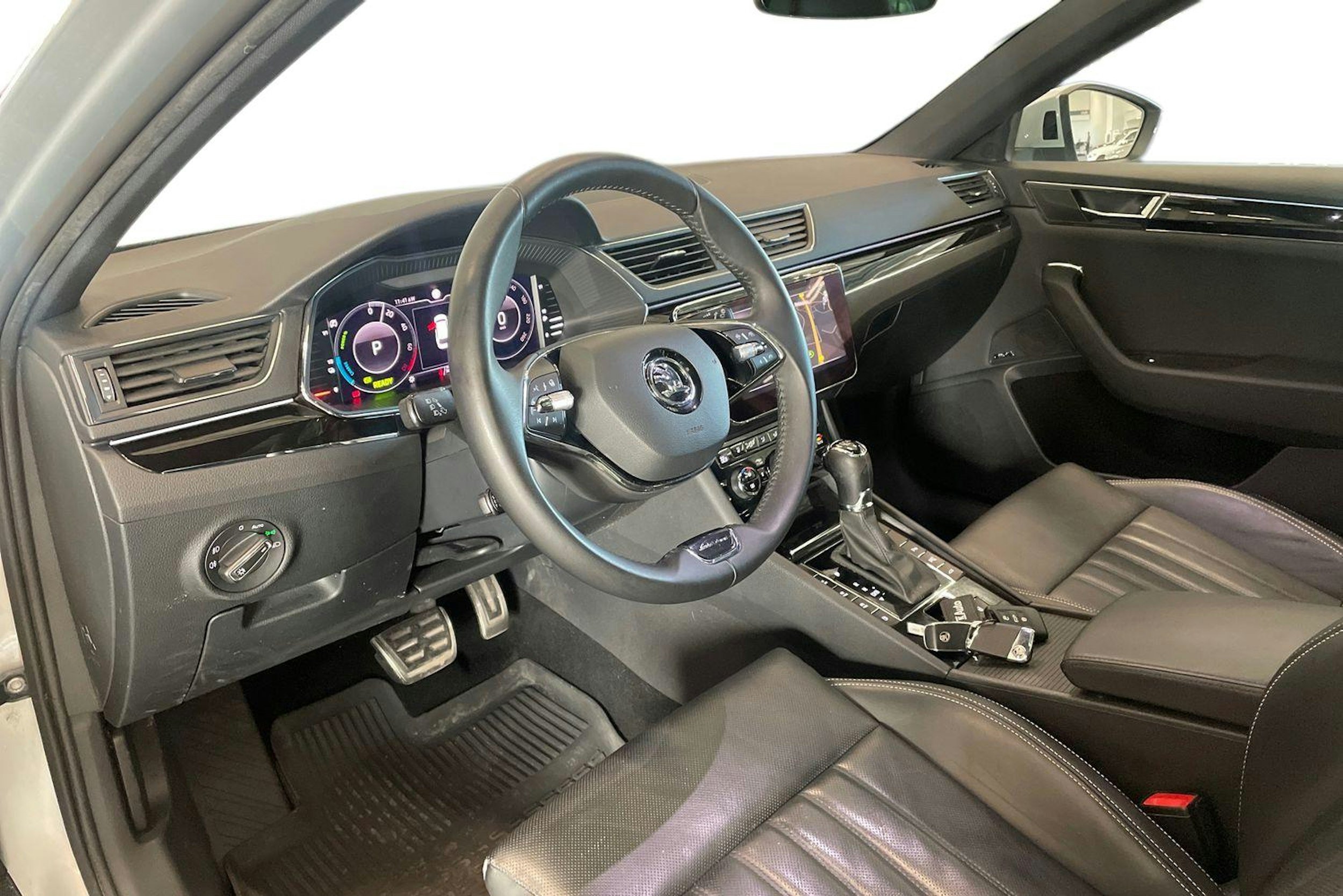 harmaa Skoda Superb 2021 kuva 7.