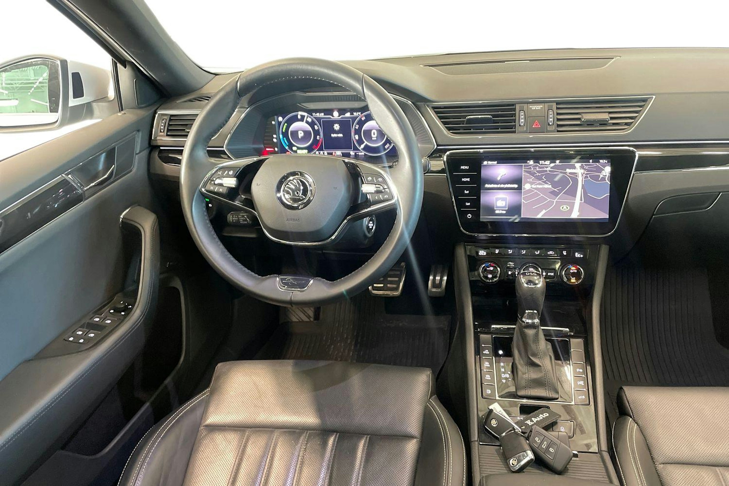 harmaa Skoda Superb 2021 kuva 9.