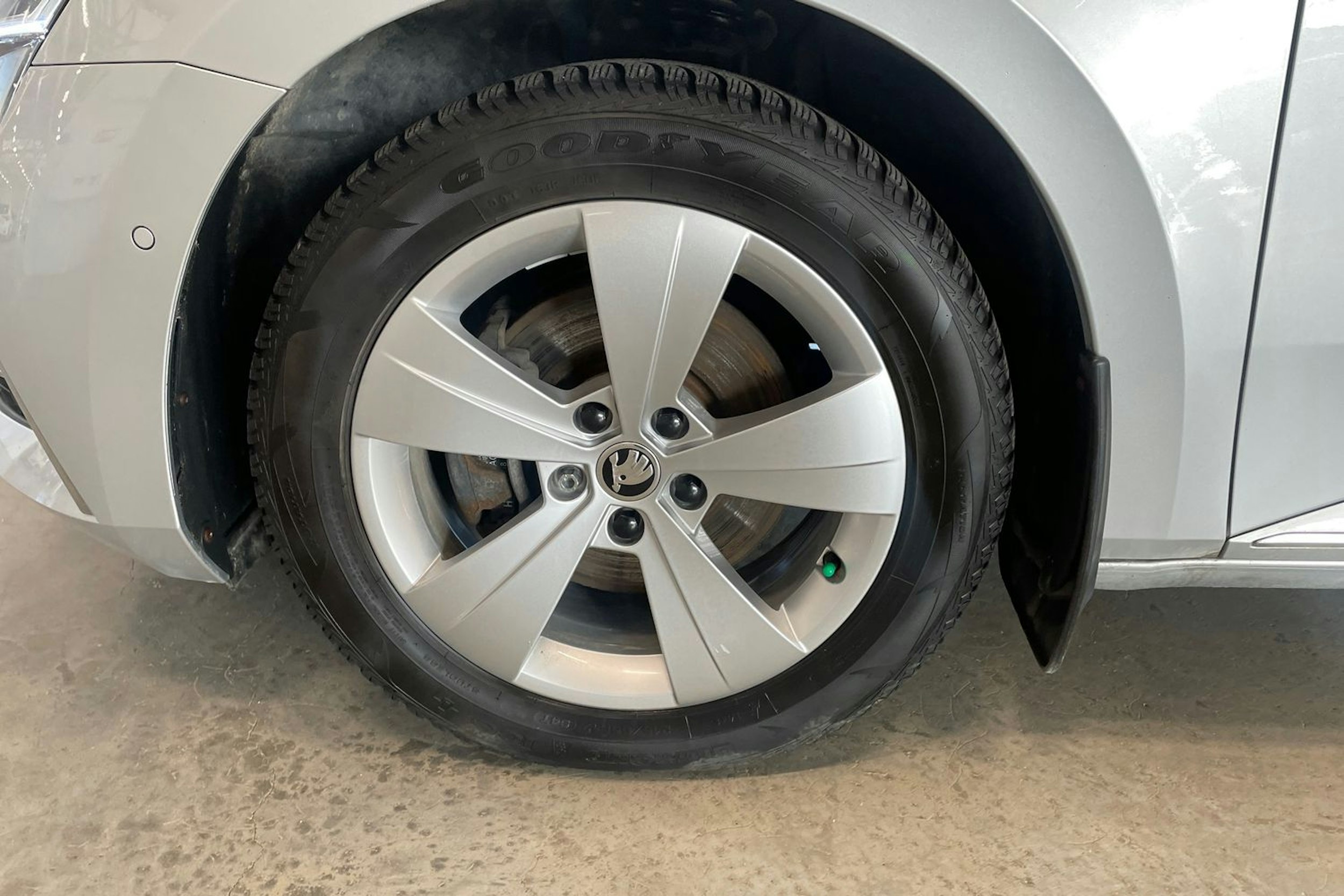 harmaa Skoda Superb 2021 kuva 11.