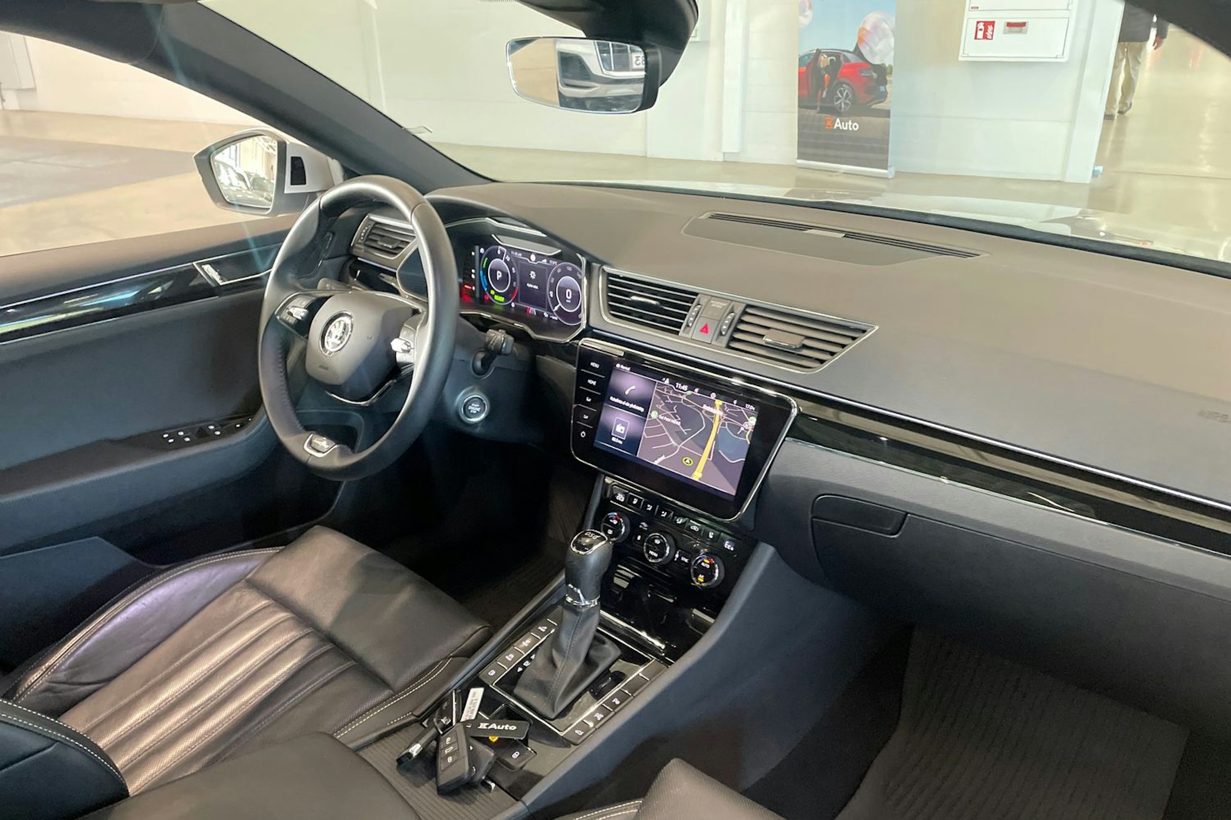 harmaa Skoda Superb 2021 kuva 16.