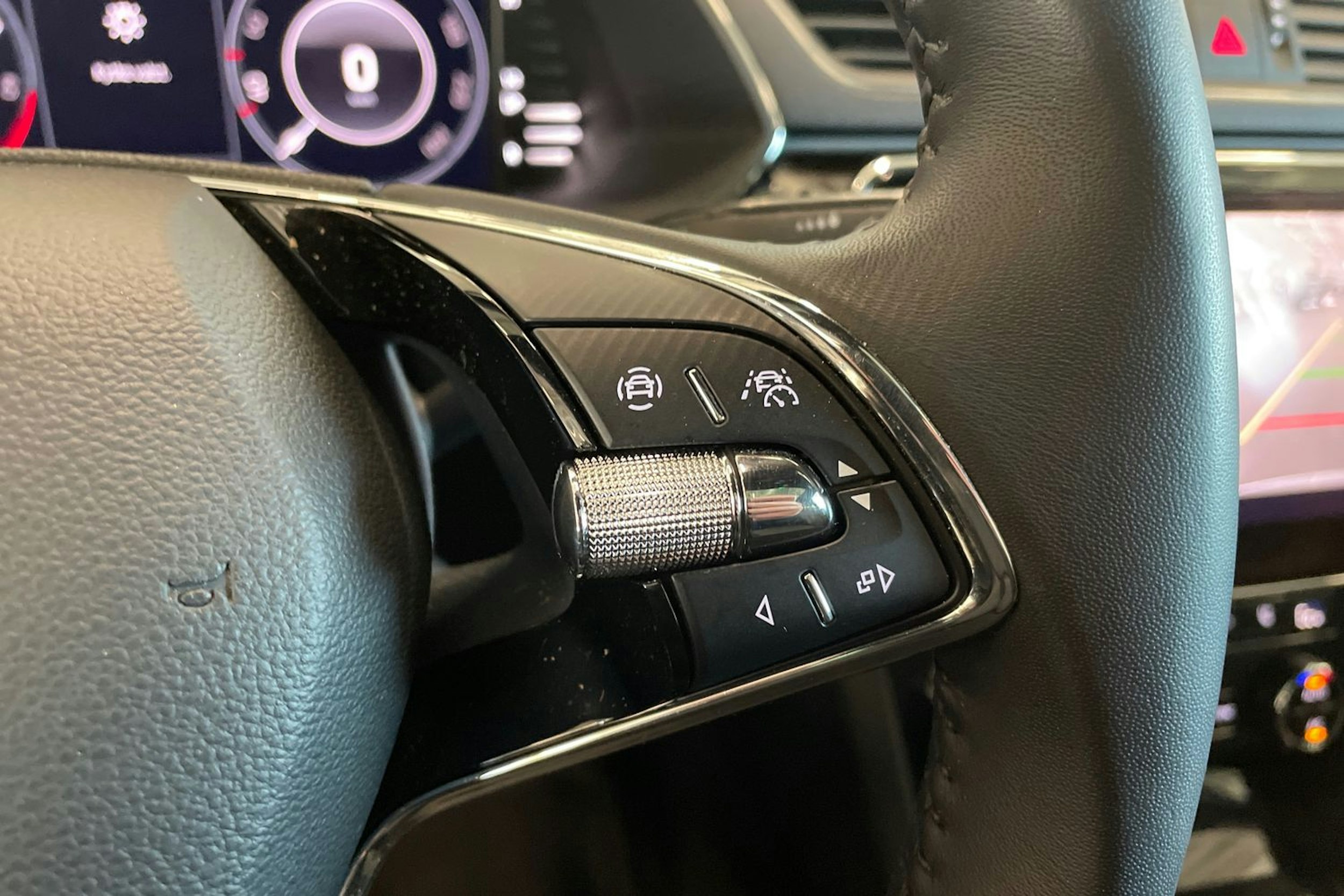 harmaa Skoda Superb 2021 kuva 19.