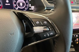 harmaa Skoda Superb 2021 kuva 19.