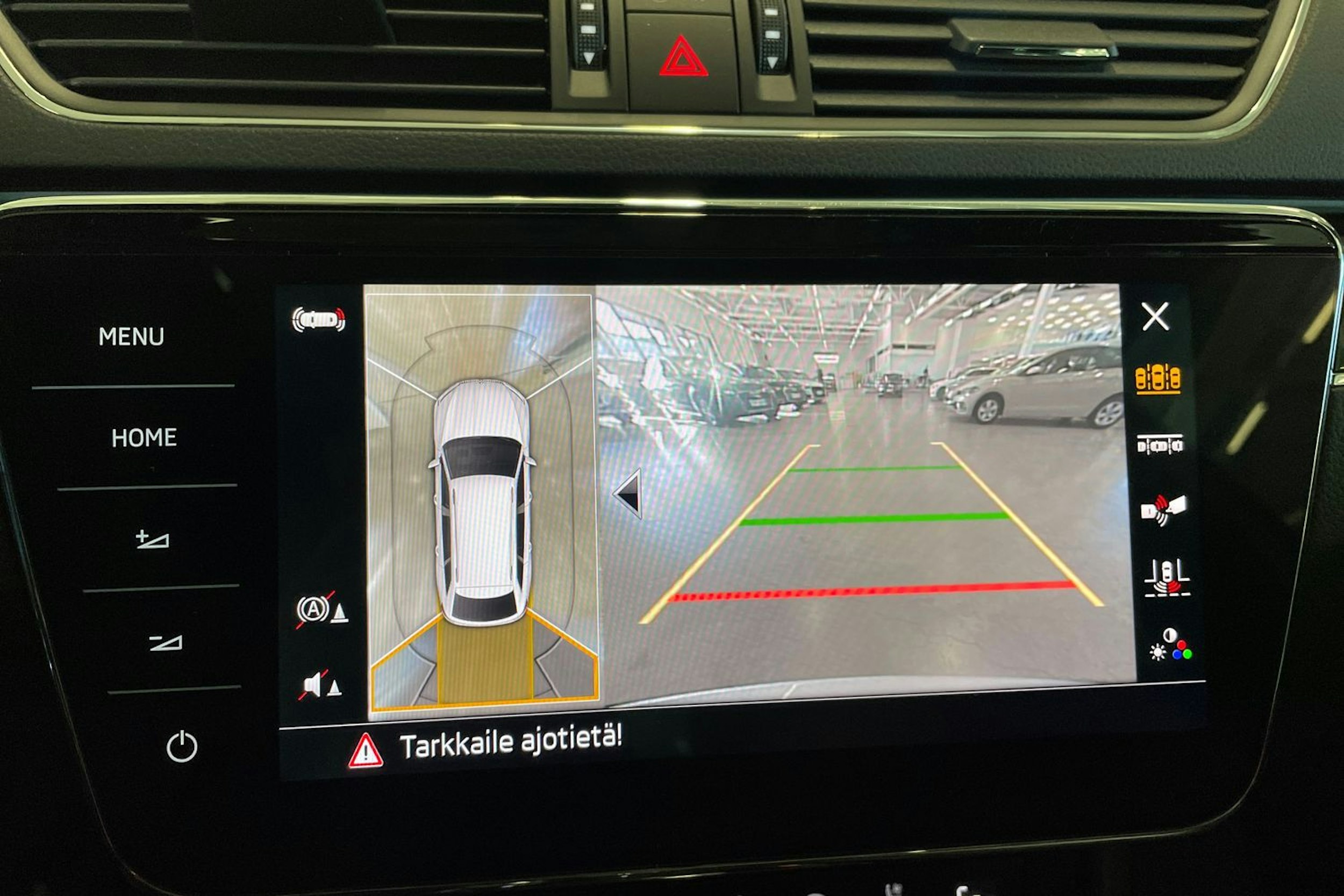 harmaa Skoda Superb 2021 kuva 24.