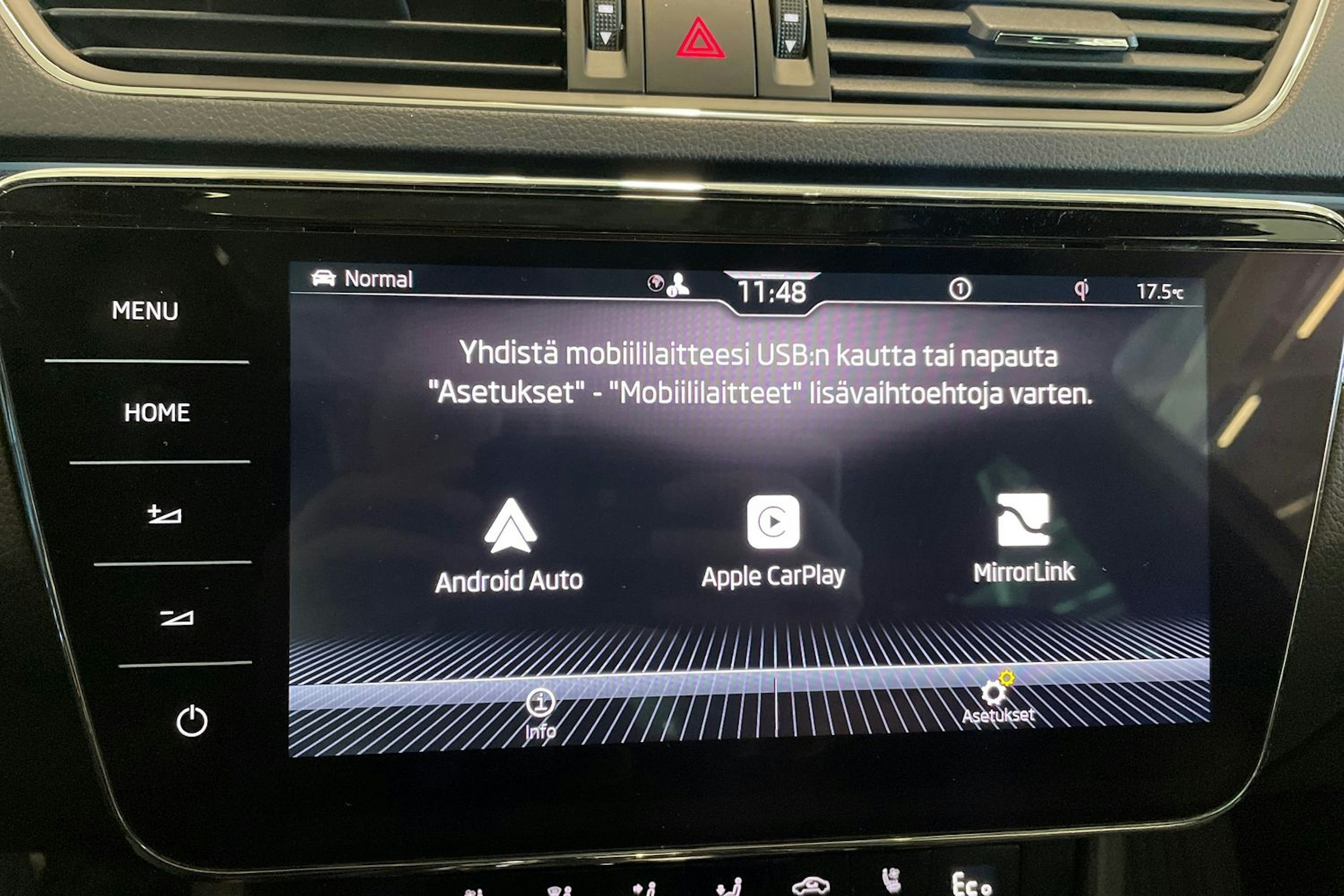 harmaa Skoda Superb 2021 kuva 28.