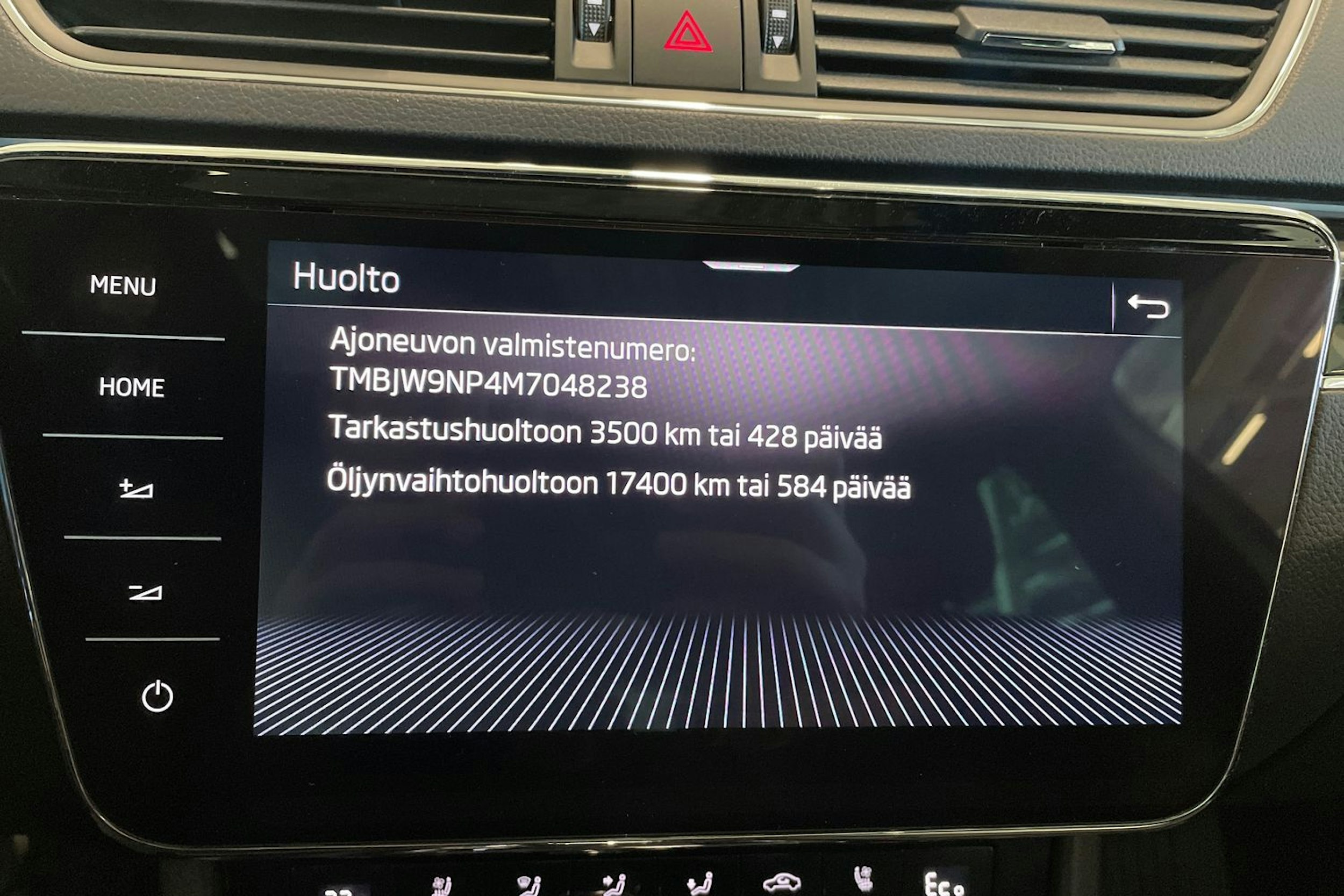 harmaa Skoda Superb 2021 kuva 30.