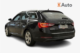 musta Skoda Superb 2021 kuva 2.