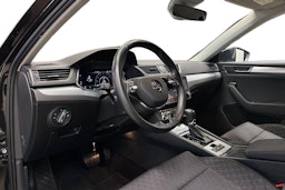 musta Skoda Superb 2021 kuva 7.